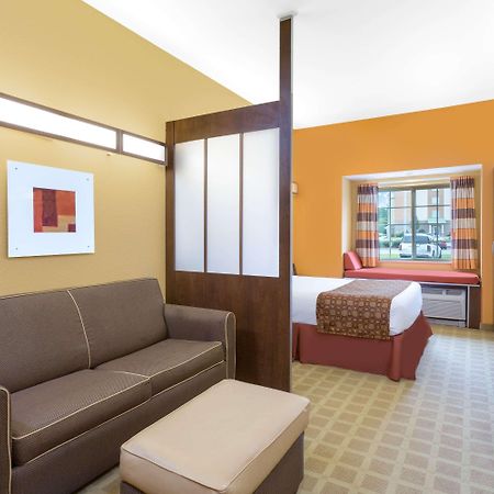 Microtel Inn & Suites By Wyndham University Medical Park Гринвилл Экстерьер фото