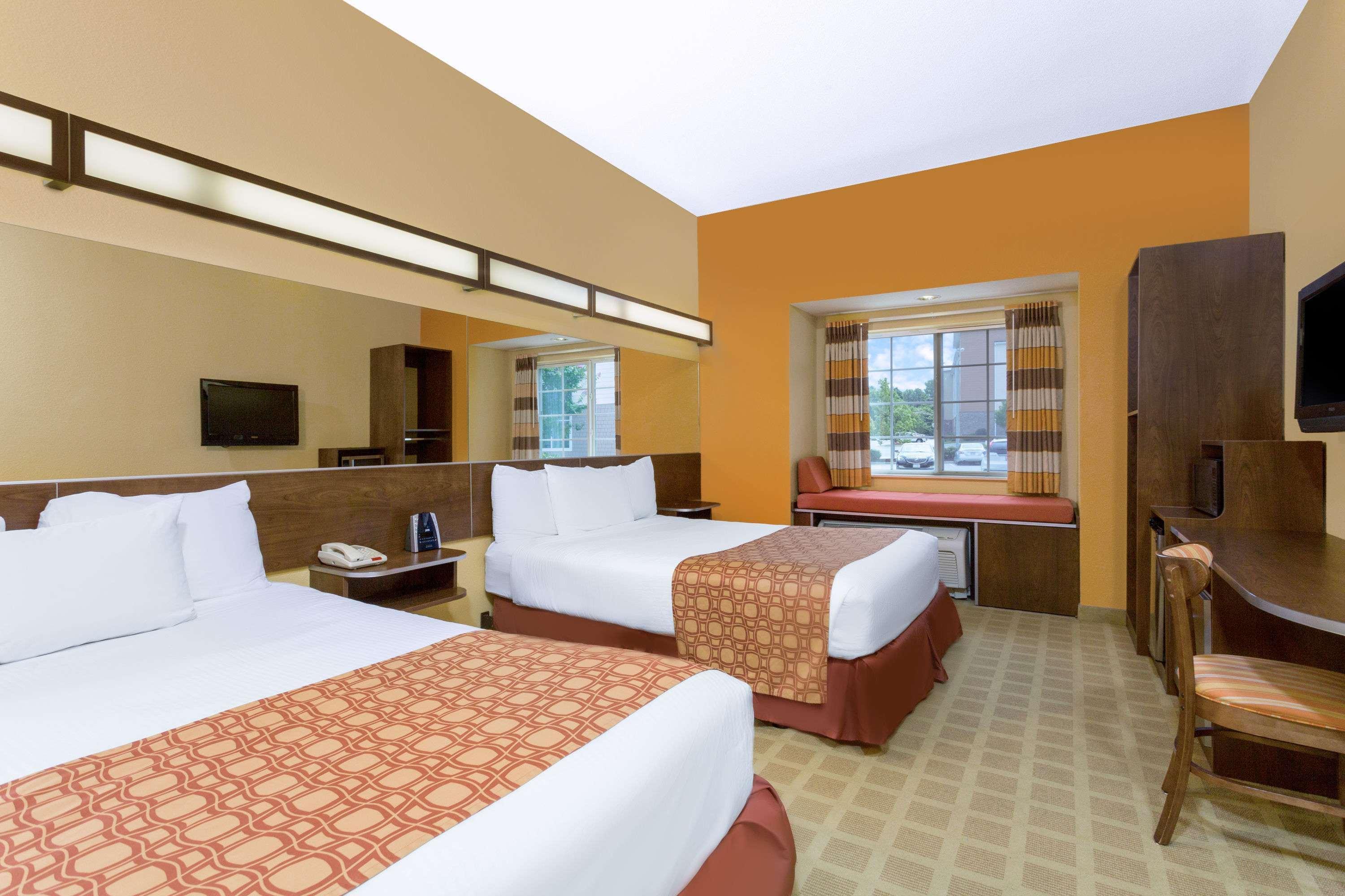 Microtel Inn & Suites By Wyndham University Medical Park Гринвилл Экстерьер фото