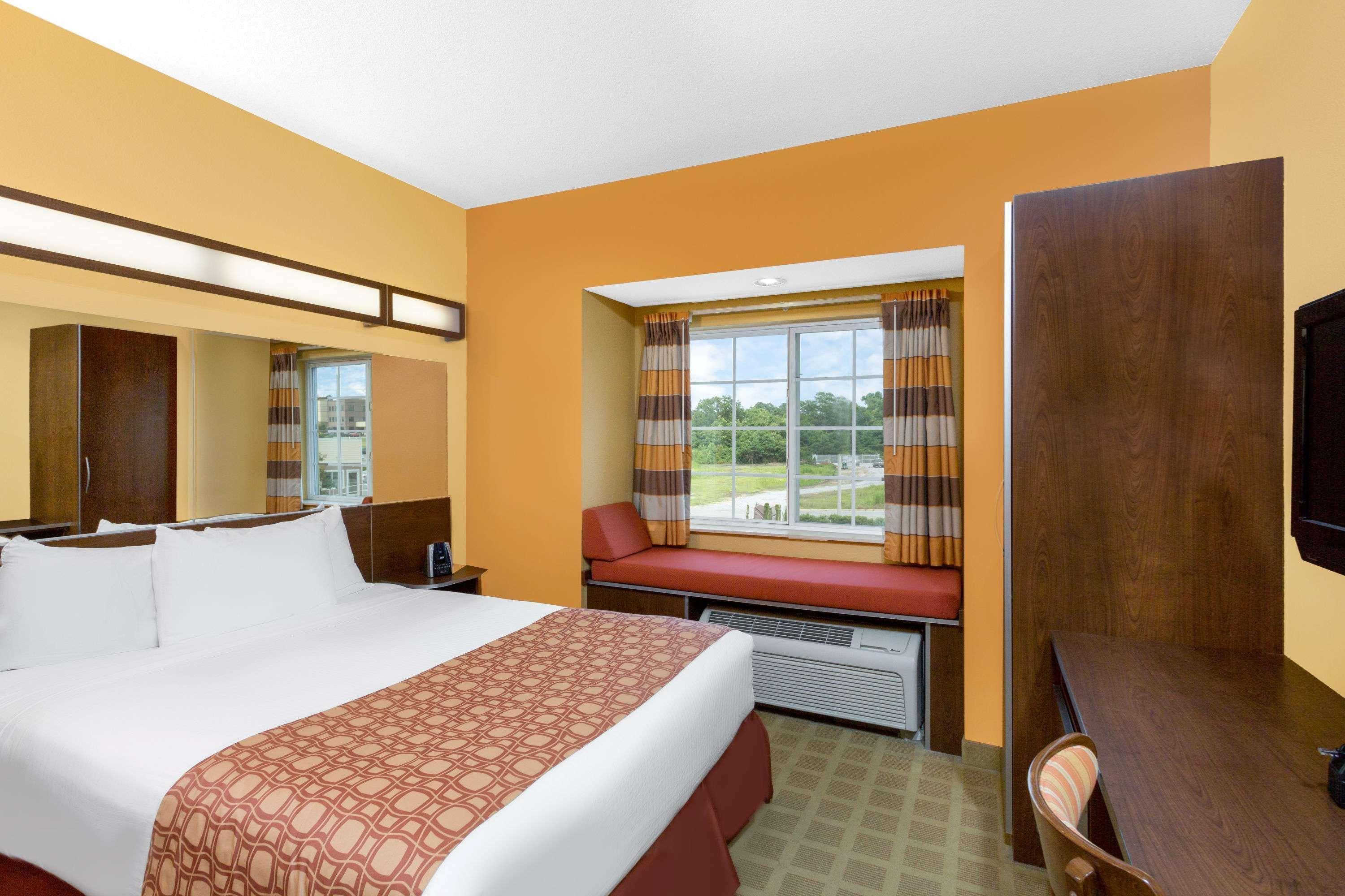Microtel Inn & Suites By Wyndham University Medical Park Гринвилл Экстерьер фото