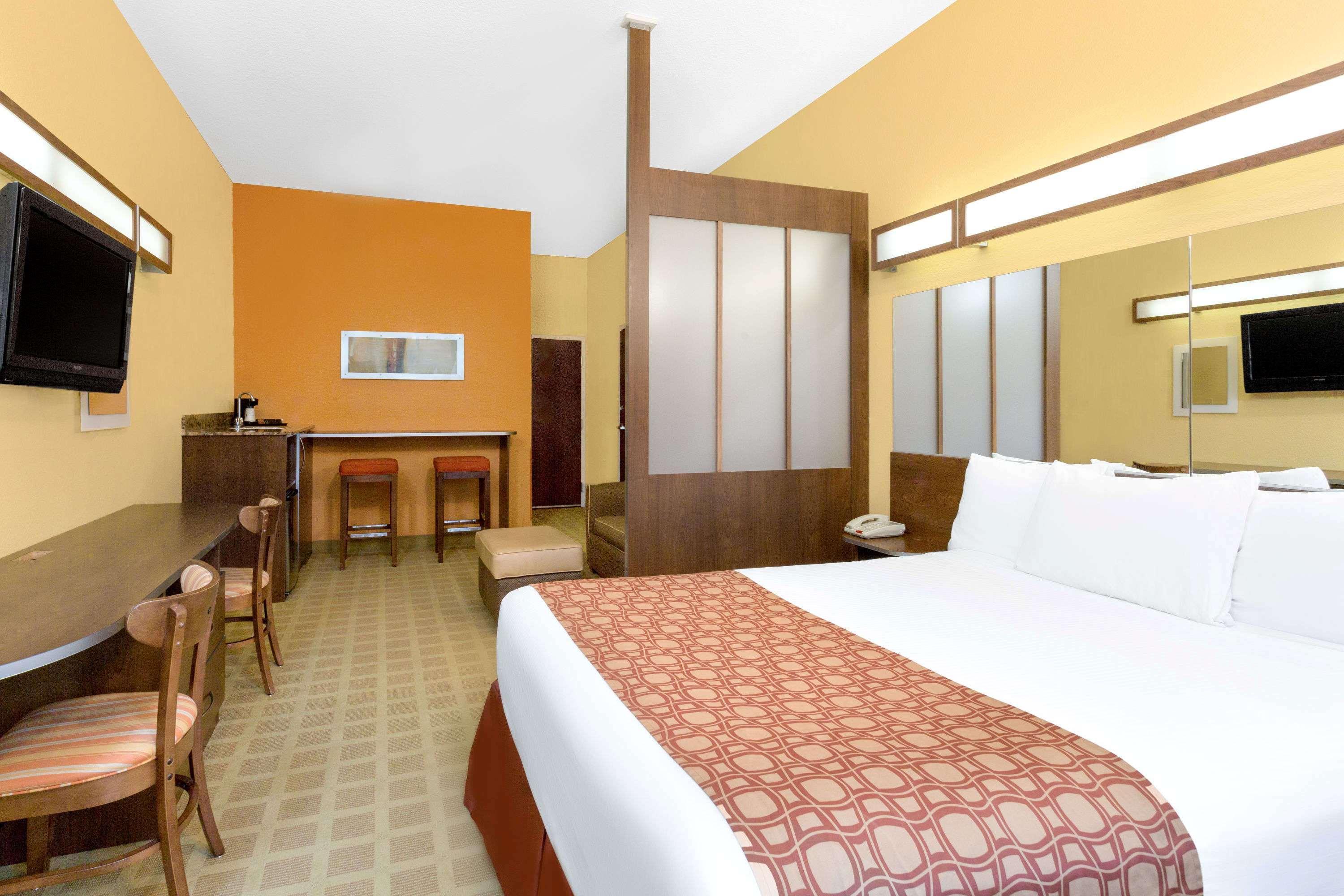 Microtel Inn & Suites By Wyndham University Medical Park Гринвилл Экстерьер фото