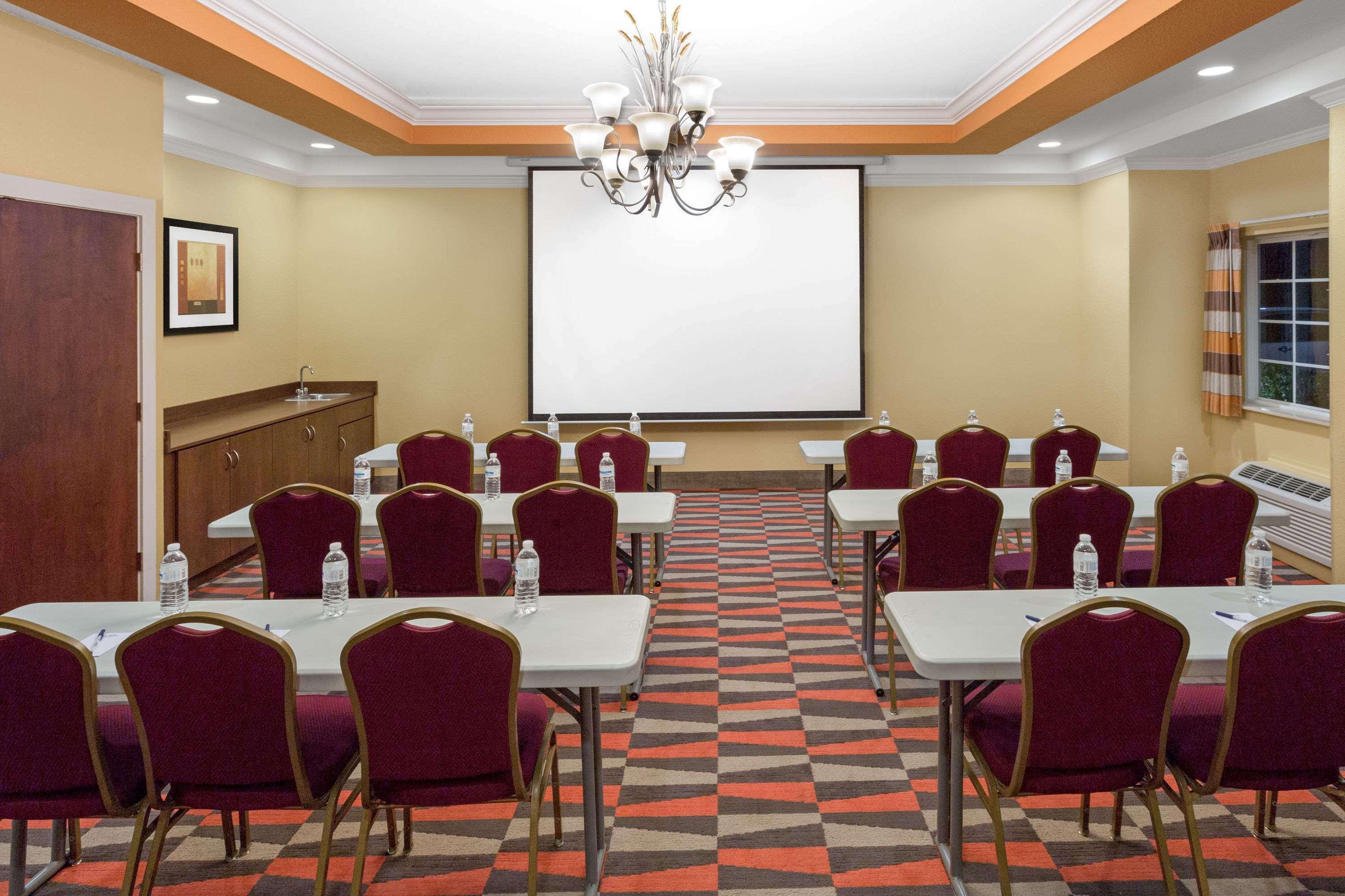 Microtel Inn & Suites By Wyndham University Medical Park Гринвилл Экстерьер фото