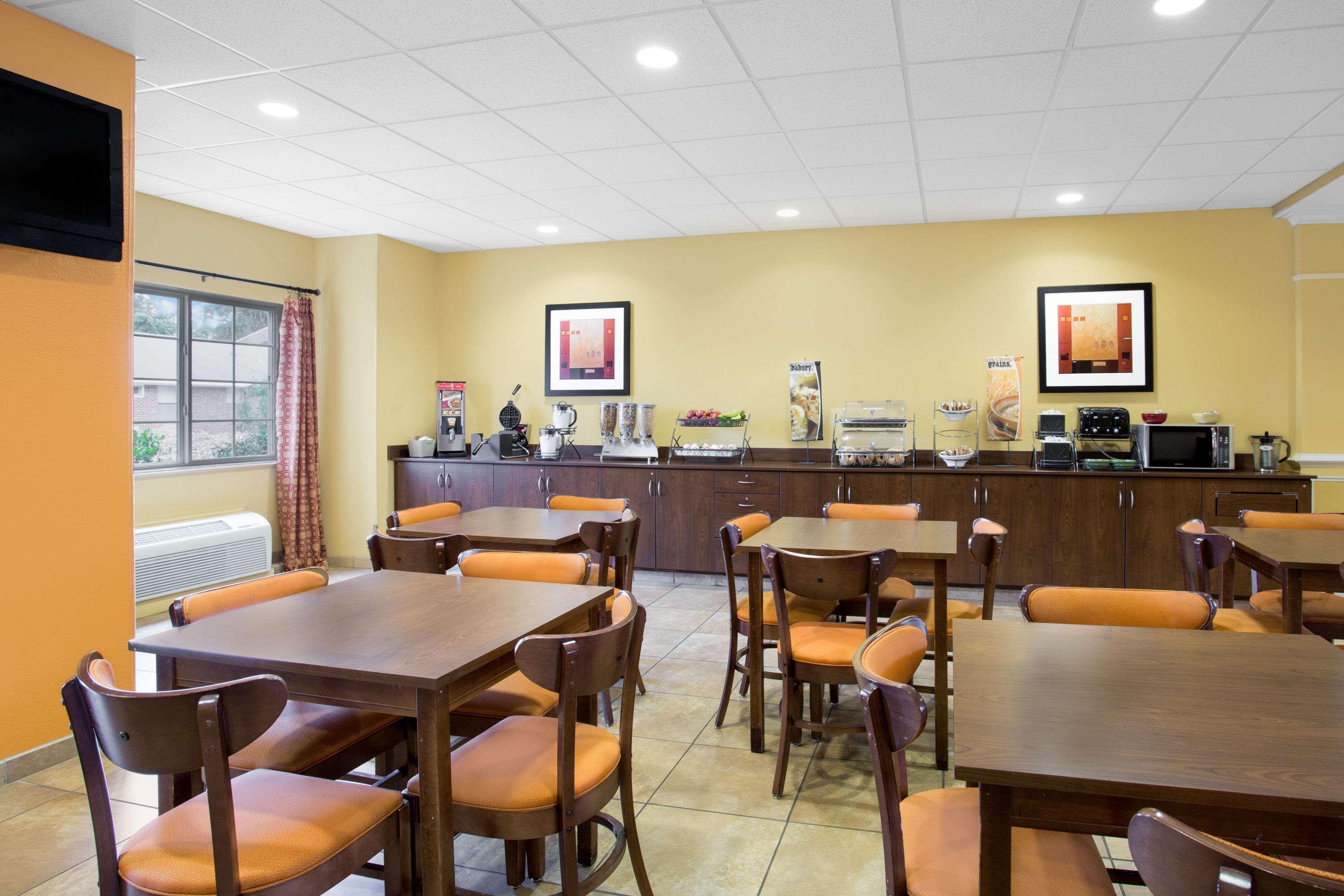 Microtel Inn & Suites By Wyndham University Medical Park Гринвилл Экстерьер фото