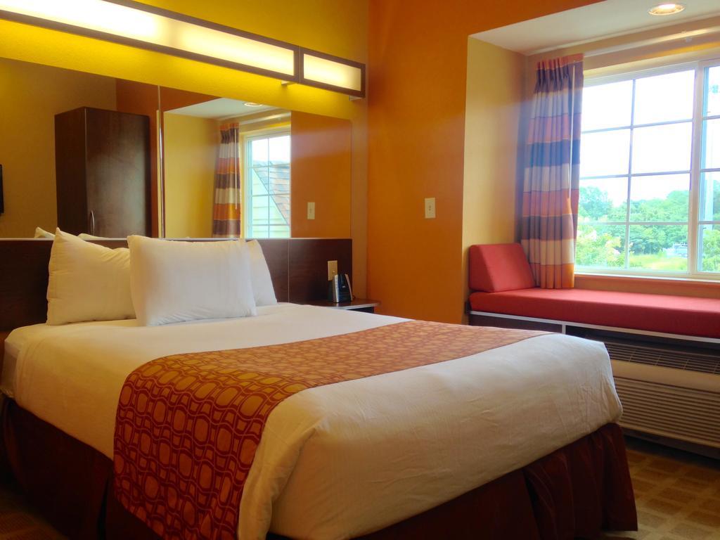Microtel Inn & Suites By Wyndham University Medical Park Гринвилл Экстерьер фото