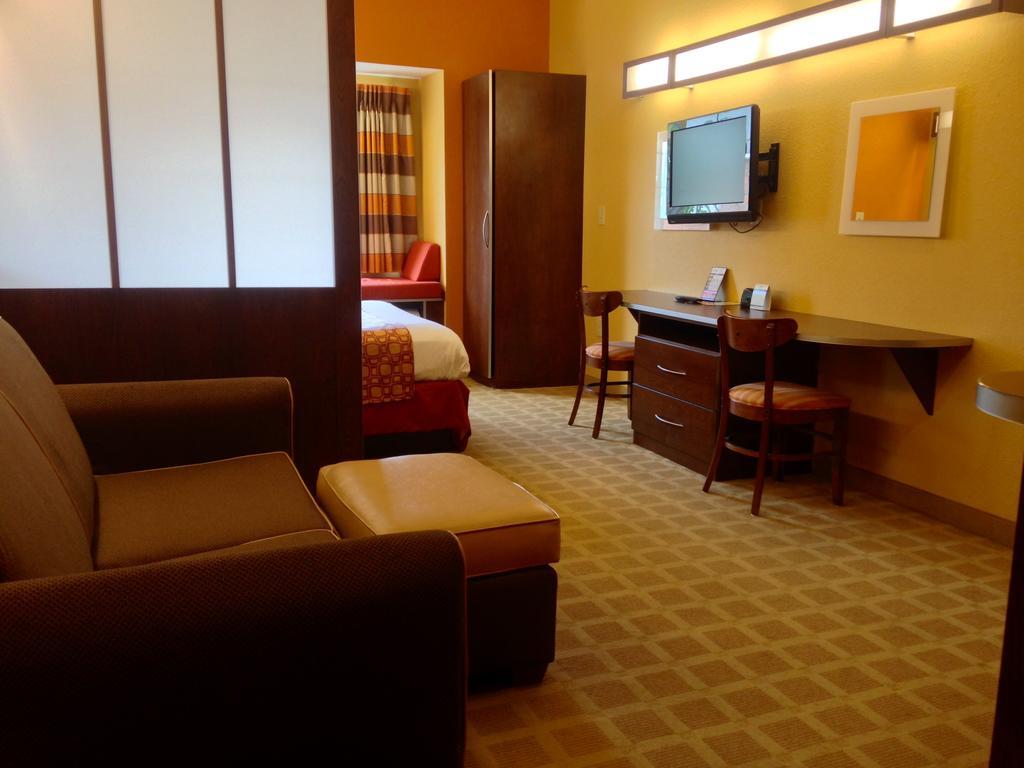 Microtel Inn & Suites By Wyndham University Medical Park Гринвилл Экстерьер фото